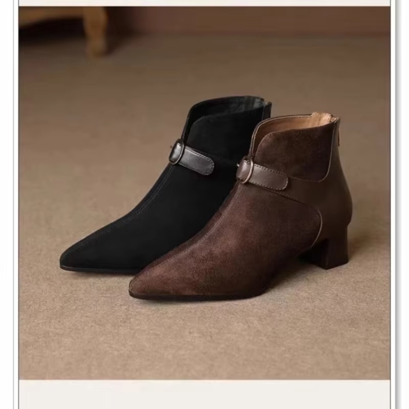Street Fashion Winter 2026 - Botas de Cano Curto em Camurça