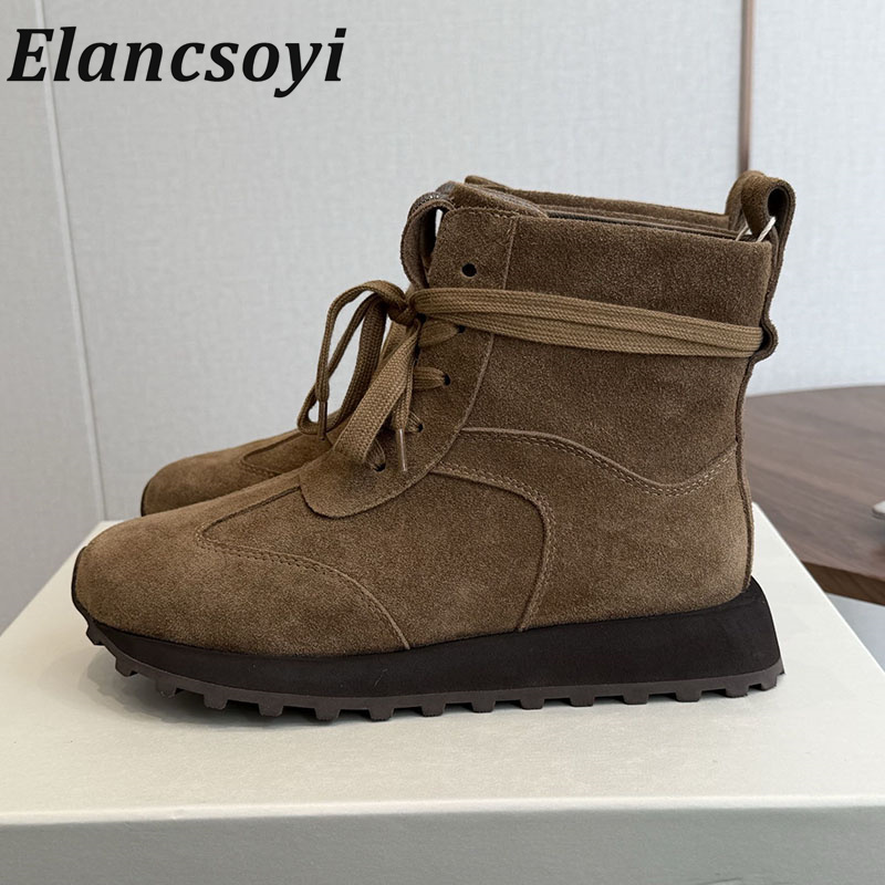 Street Fashion Winter 2026 - Botas Curtas de Couro Camurça com