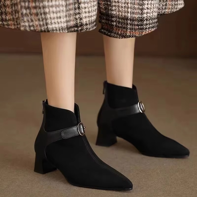 Botas de Cano Curto em Camurça - Street Fashion Winter 2026 avaliação e preço