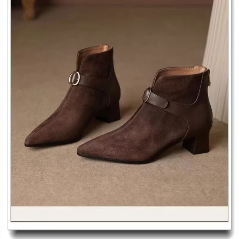 Botas de Cano Curto em Camurça - Street Fashion Winter 2026 avaliação e preço