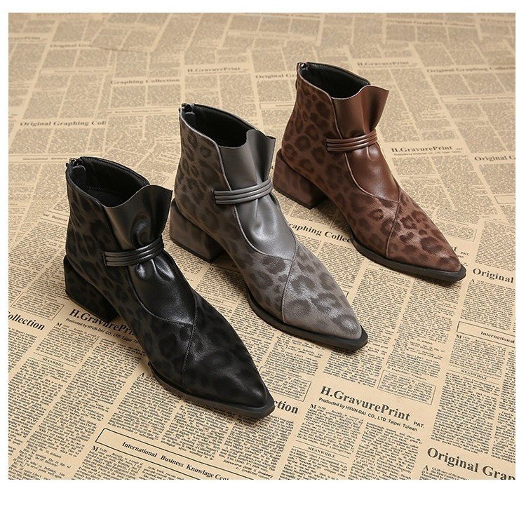 Botas Curtas de Bico Fino com  - Street Fashion Winter 2026 avaliação e preço